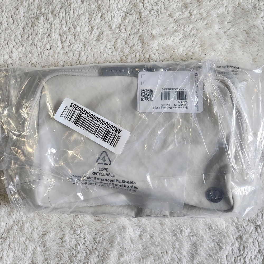 Lululemon White Opal Everywhere Belt Bag 2L - Picture 4 of 5